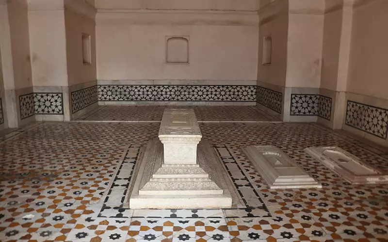 قبر اکبر شاه